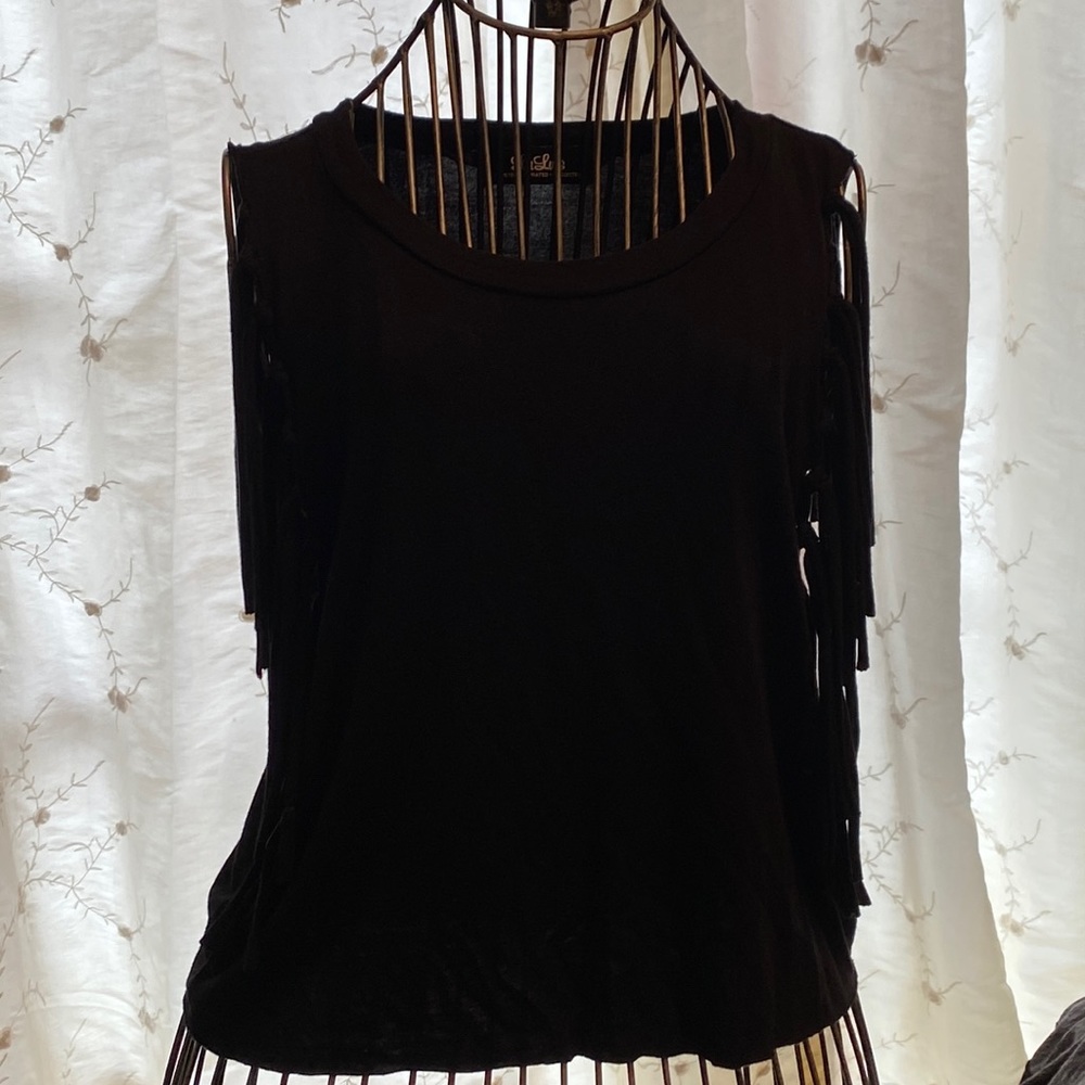 ~LuLu’s~ Blsck Sleeveless Fringed Rayon Top
